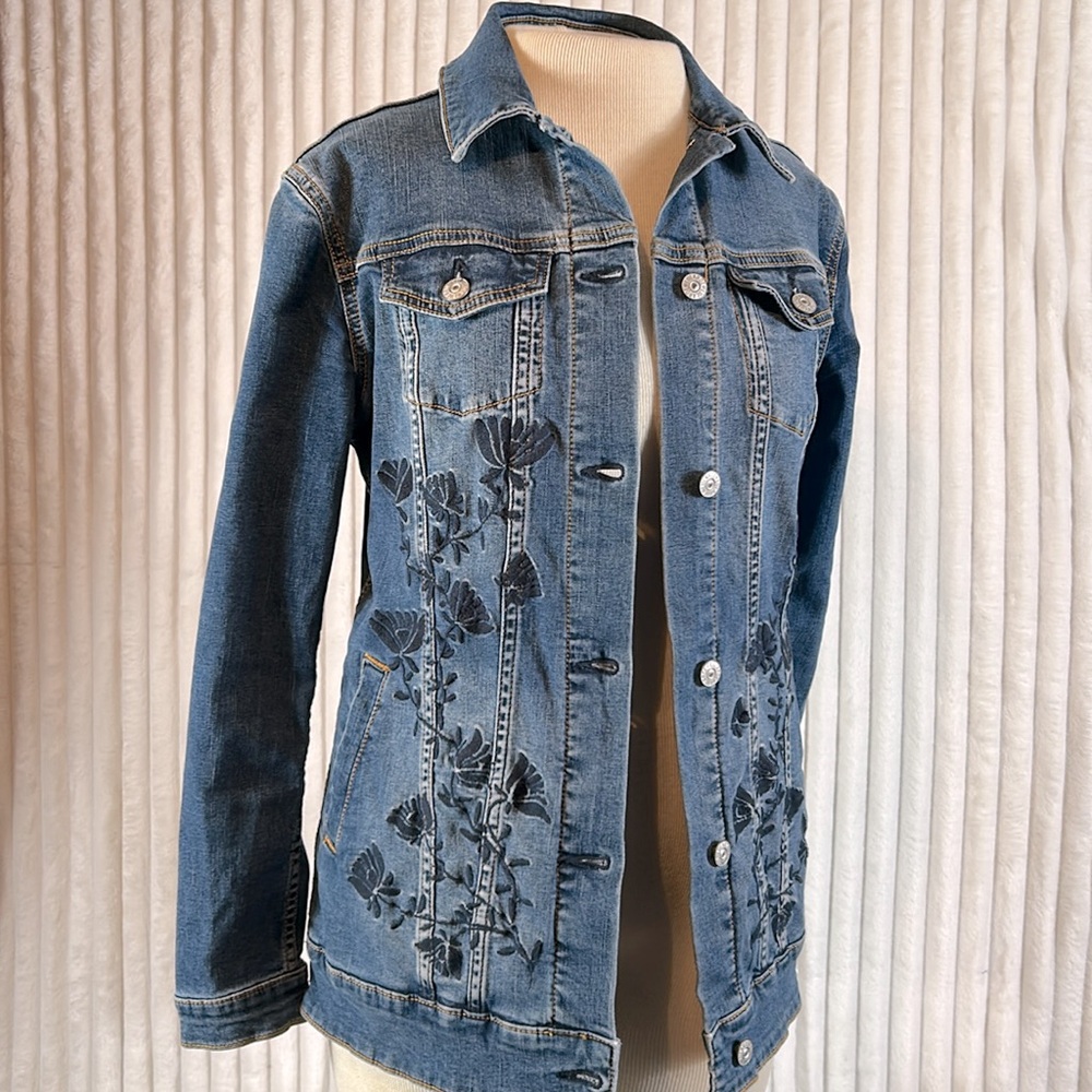 LuLaRoe Jaxon floral embroidered trucker denim, Jean jacket, size small